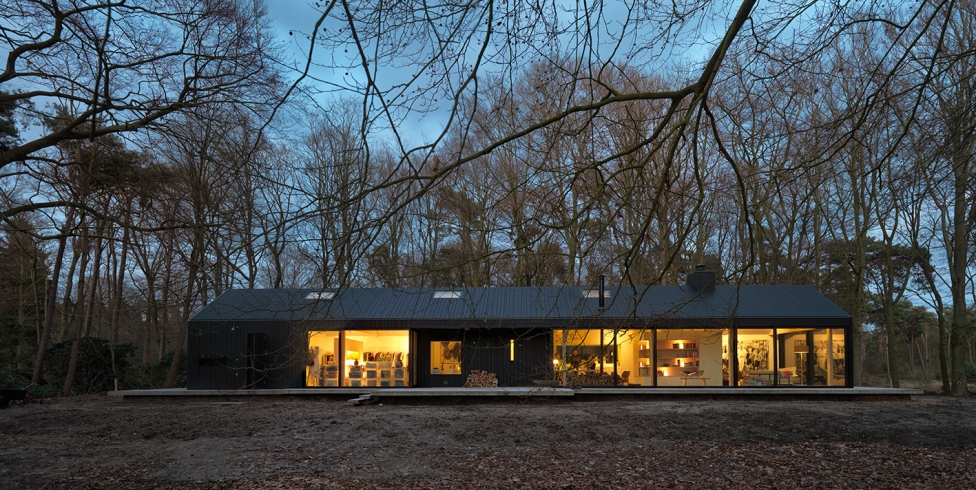 Бунгало в Oisterwijk, Голландия  от Bedeaux de Brouwer Architects и  INAMATT