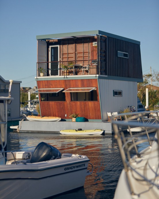 Контейнерный мини-дом на воде площадью 43 м2 в Нью-Йорке