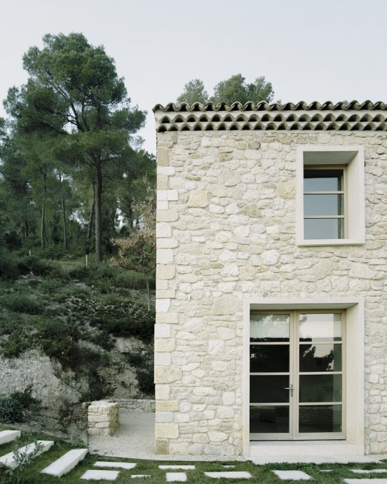 Ветхий фермерский дом на юге Франции, отремонтированный архитектором Тимоти Мерсье для его родителей