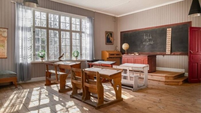 Отремонтированная школа 1876 года постройки в Даларне (Швеция), выставленная на продажу