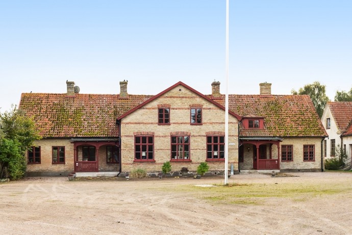 Бывшая школа 1869 года (520 м2) в небольшой шведской деревне, превращённая в жилой дом
