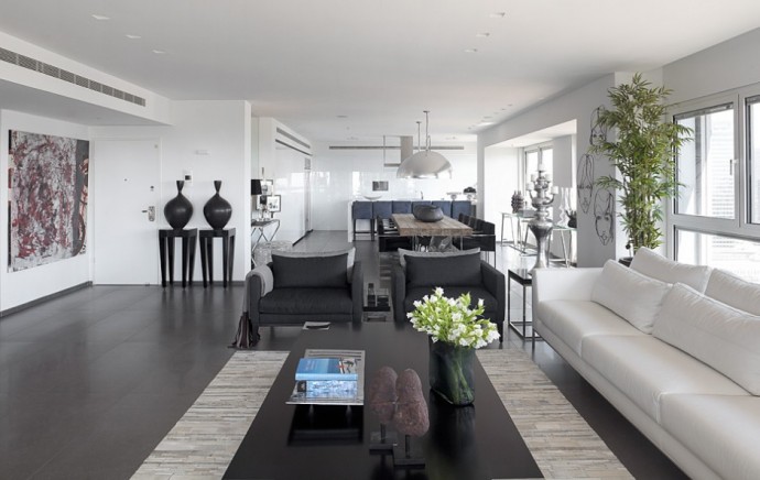 Израильская квартира, оформленная в черно-белой цветовой гамме