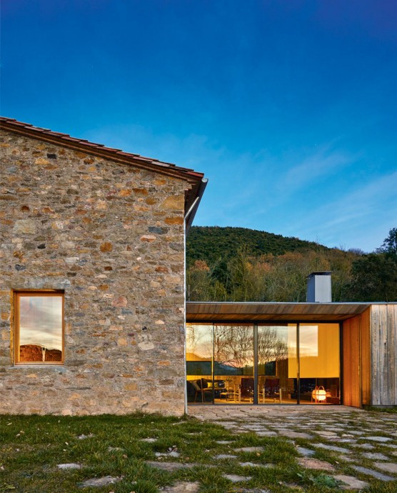 Каменный дом в Жироне, Испания
