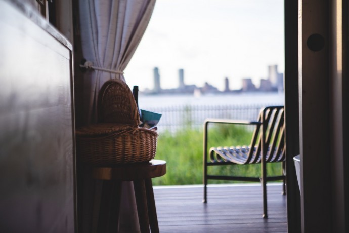 Мобильный домик для отдыха Outlook Shelter на острове Говернорс, Нью-Йорк