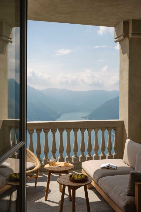 Вилла с видом на озеро Комо, Италия