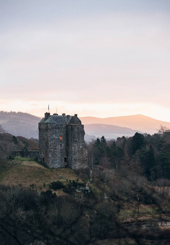 Замок XIV века в Шотландии