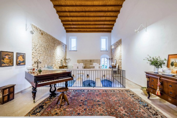 Отреставрированный традиционный каменный дом на Сицилии, Италия