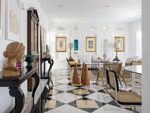 Интерьер квартиры со штрихами в стиле "барокко" в Севилье, Испания