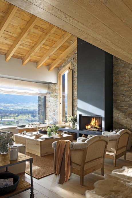 Дом в Испании с панорамным видом на Пиренеи