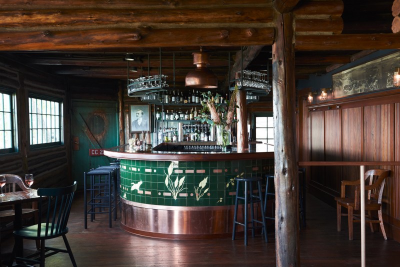 Отель Captain Whidbey Inn в здании 1907 года постройки на острове Уидби, недалеко от Сиэтла