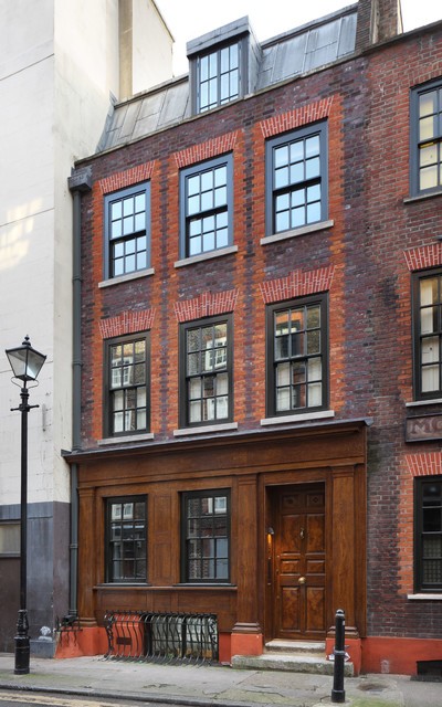 Исторический дом в самом центре Лондона, построенный в 1720-х годах