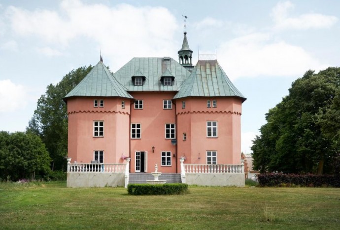 Небольшой замок Gärsnäs, расположенный в одноименной деревне, Сконе, Швеция
