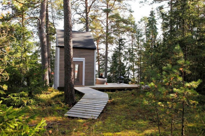 Дача площадью всего 9 м2, построенная 20-летним студентом Робином Фальком в финском лесу