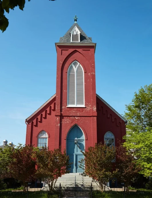Протестантская церковь 1850-х годов в Ричмонде (Вирджиния), превращённая в жилой дом