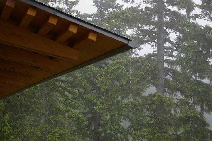 Современный загородный дом на склоне холма в Ванкувере, Канада