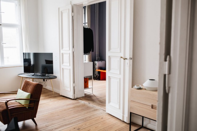 Квартира одного из основателей мебельного магазина OBJEKTE UNSERER TAGE Кристофа Штайгера в Берлине