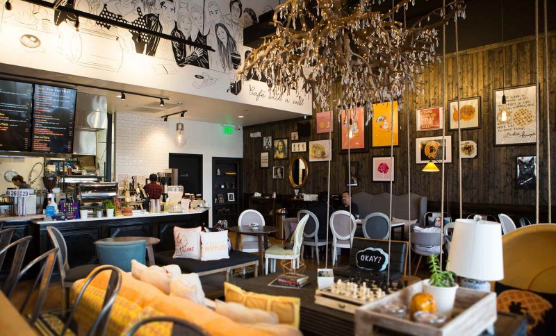 Ресторан Wild Chix & Waffles в Остине