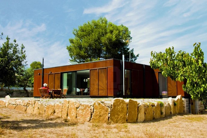 Сборный дом из 3 металлических модулей площадью 100 м2 в Испании