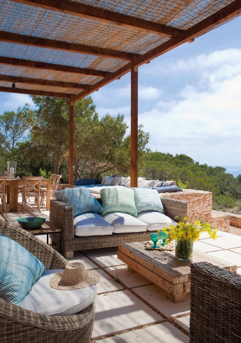 Дом с видом на Средиземное море недалеко от города Ла-Мола, Форментера, Испания