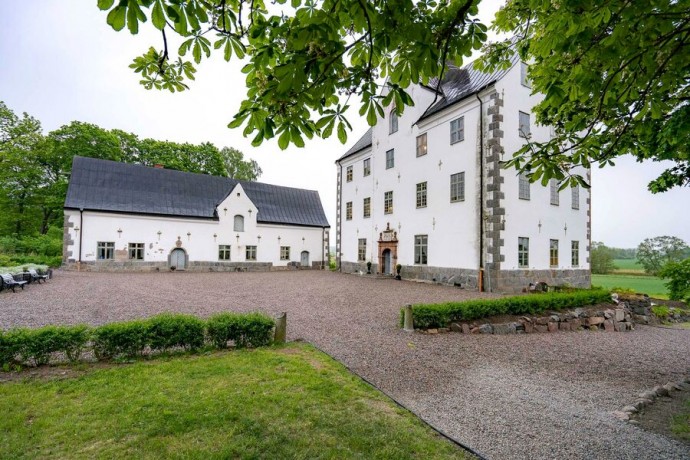 Замок Зальнеке (Salnecke Castle) в Уппланде, Швеция