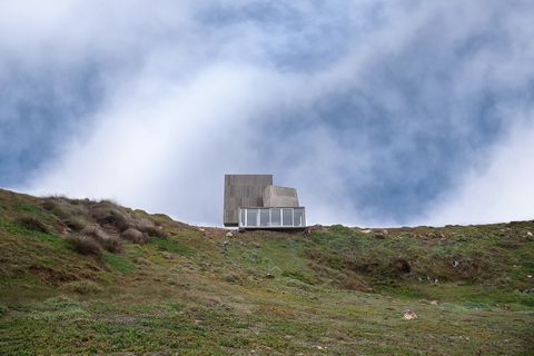 Дом с оригинальной архитектурой на побережье в Кокимбо, Чили