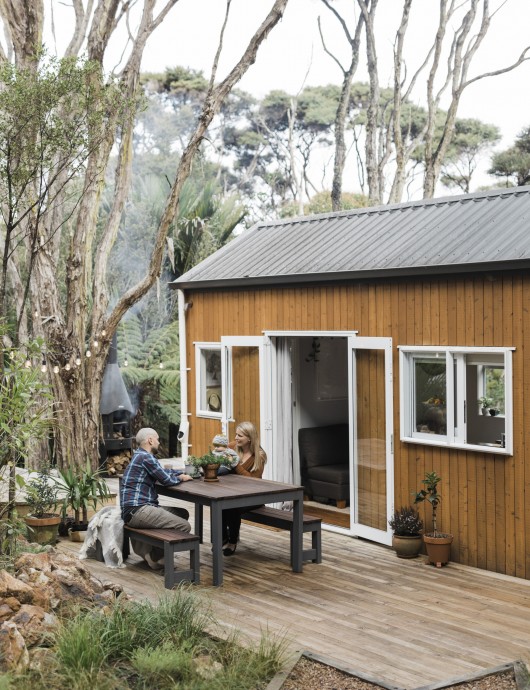 Мини-дом дизайнеров Кейт и Виллема ван ден Берг на острове Вайхеке, Новая Зеландия