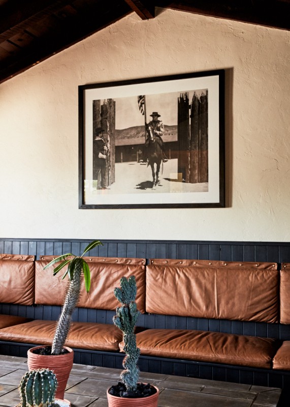 Мотель Pioneertown напротив одноимённой съёмочной площадки, основанной в 1946 году