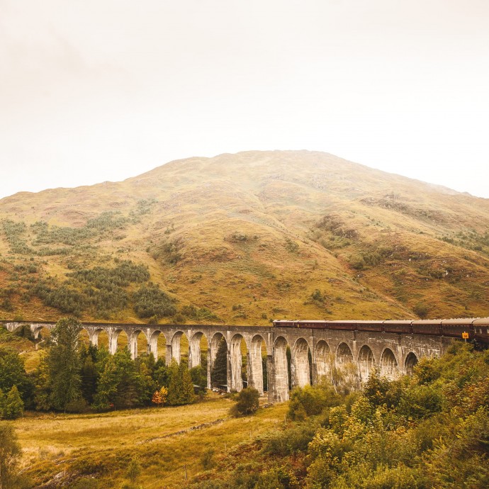 Поезд The Royal Scotsman, принадлежащий компании Orient-Express Hotels и курсирующий по Шотландии