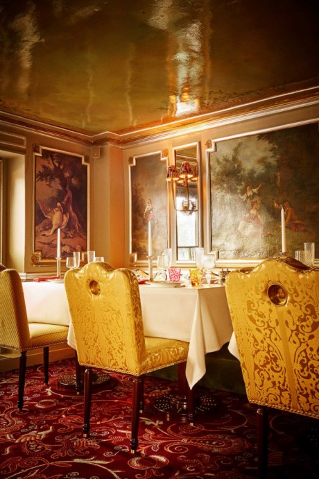 Открытый в 1766 году и обновленный ресторан Lapérouse в Париже
