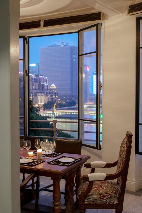 Апартаменты в одном из самых престижных исторических зданий Шанхая на набережной Вайтань