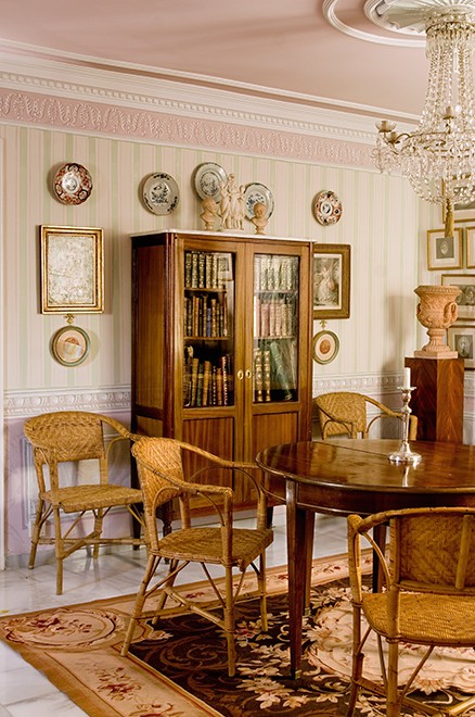 Дом в классическом стиле в Севилье, Испания