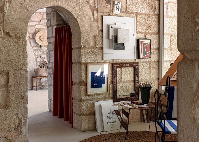 Обновлённый традиционный каменный дом во французском Провансе