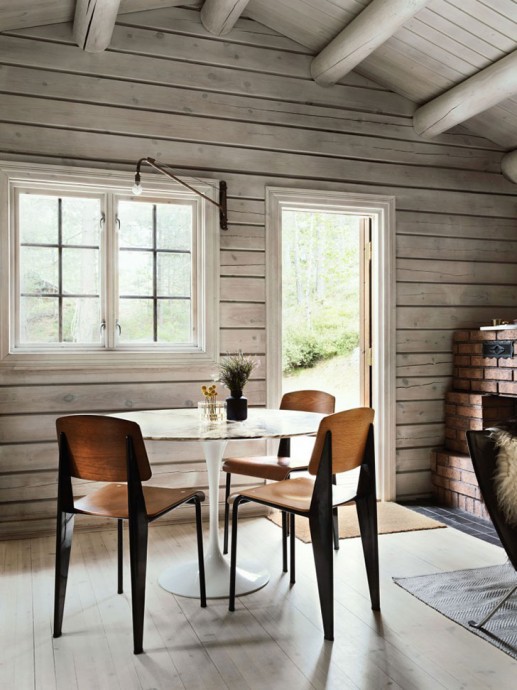 Стильный деревянный домик в шведском лесу