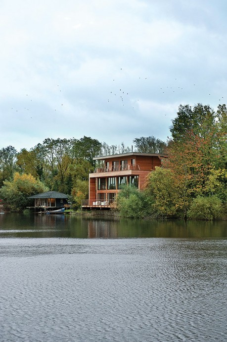 Дом у озера в Глостершире, Великобритания