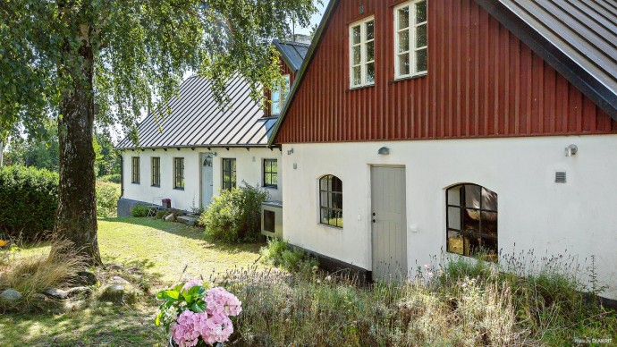 Обновлённый старинный шведский загородный дом площадью 250 м2