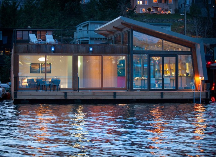 Плавучий дом в заливе Портадж в Сиэтле