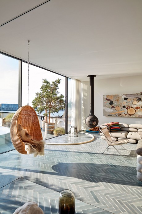 Списанный паром в Копенгагене, ставший домом для датского архитектора Бьярке Ингельса