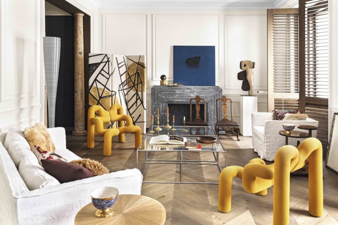Дизайнерская мебель, мрамор и современные произведения искусства в интерьере мадридской квартиры