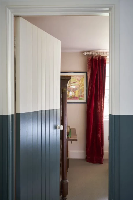 Дом эксперта по цвету лакокрасочного бренда Farrow & Ball Джоа Стадхольм в Сомерсете, Великобритания Дом эксперта по цвету лакокрасочного бренда Farrow & Ball Джоа Стадхольм в Сомерсете, Великобритания