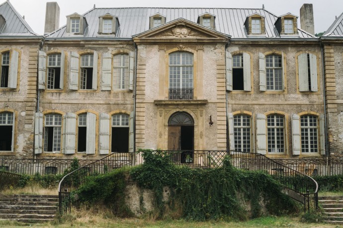 Замок XVIII века во французских Пиренеях, в настоящее время реставрируемый парой из Австралии
