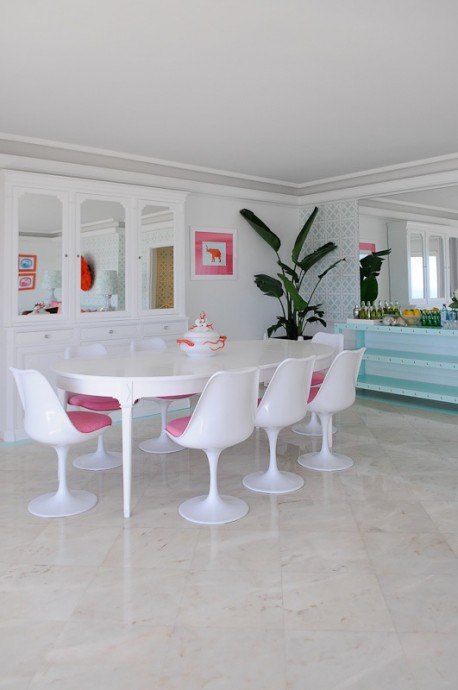 Свежая сочная цветовая гамма в гостиной, оформленной португальским дизайнером Марией Баррос