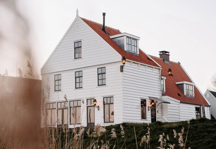 Уютный отель De Durgerdam, расположенный в рыбацком домике XVII века в Нидерландах