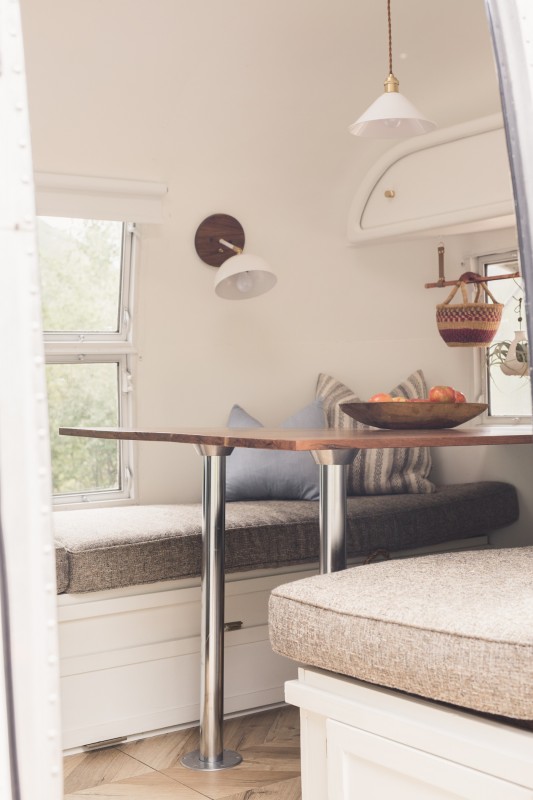 Обновленный трейлер Airstream, выпущенный в 1962 году