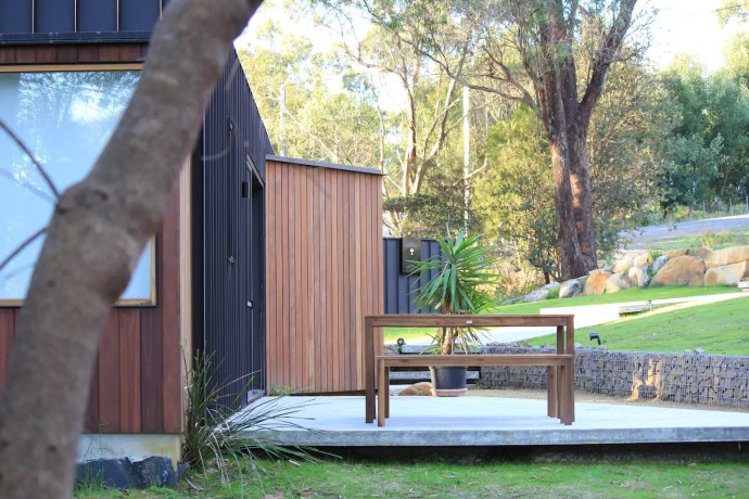 Современный дом в Тасмании (Австралия) с видом на залив