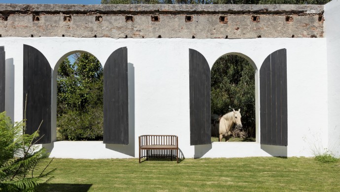 Дом художницы Евы Классенс и арт-дилера Криса Гескьера в Уругвае