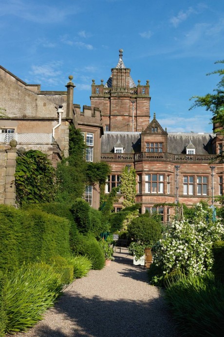 Частный дворец Holker Hall недалеко от деревни Картмел, Камбрия, Великобритания Частный дворец Holker Hall недалеко от деревни Картмел, Камбрия, Великобритания