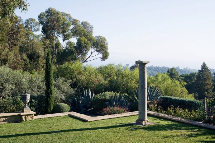 Калифорнийская вилла в итальянском стиле на склоне холма над Тихим океаном