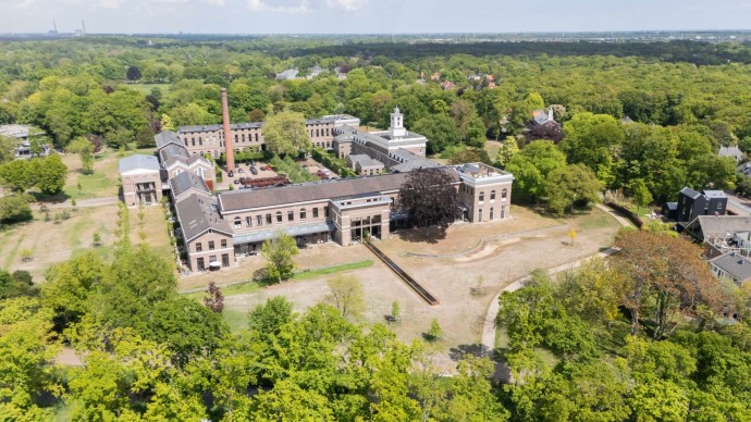 Квартира в здании бывшей больницы 1848 года постройки в городе Харлем, Нидерланды