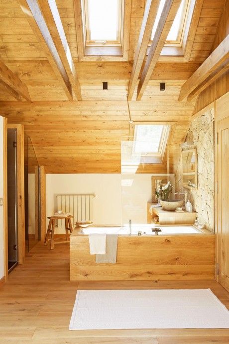 Дом дизайнера Луиса Отейза в долине, окруженной Пиренеями
