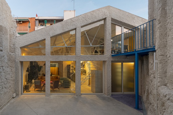 Промышленный склад в Мадриде, превращенный в дом писателя Хуана Рамона Сильва Феррада
